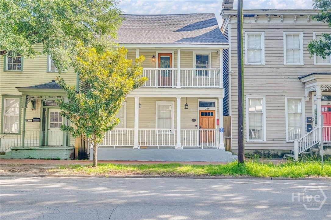 Property Photo:  216 W Henry Street  GA 31401 