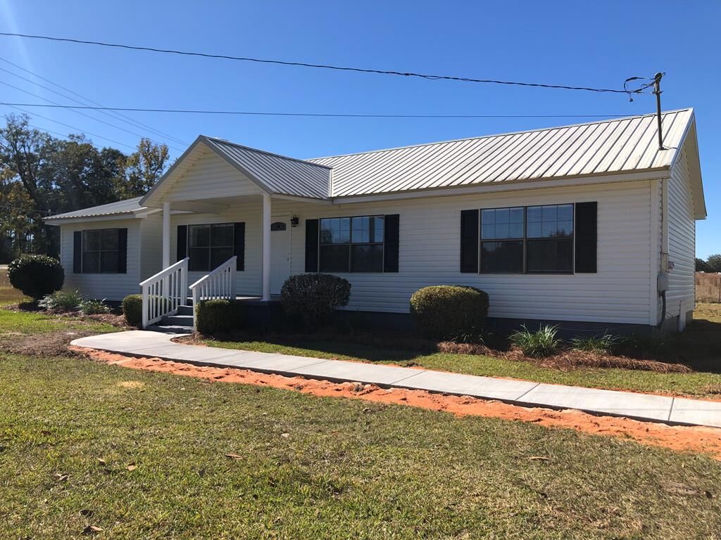 Property Photo:  2016 Iris Road  AL 36301 