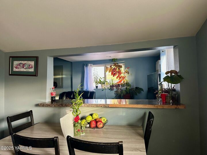 Property Photo:  1504 S 14th St  WA 98901 