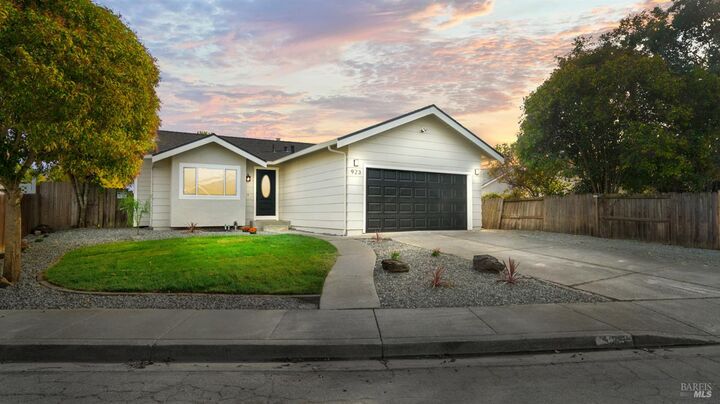 923 Steller Way  Suisun City CA 94585 photo