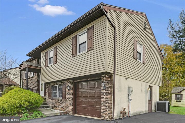 Property Photo:  914 Suellen Drive  PA 19605 