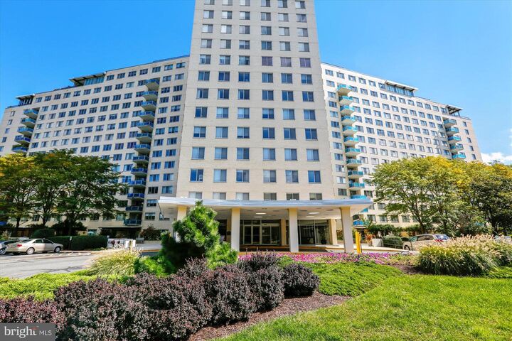 10401 Grosvenor Place 1515  Rockville MD 20852 photo