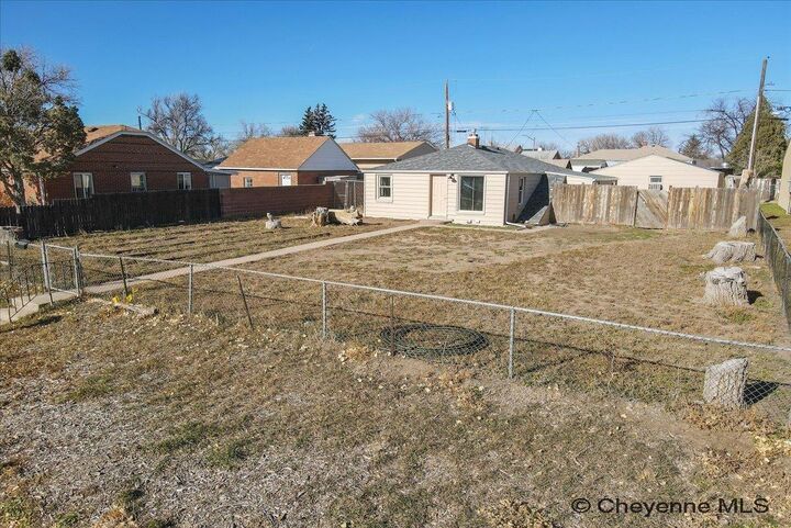 Property Photo: 2512 E 9th St WY 82001