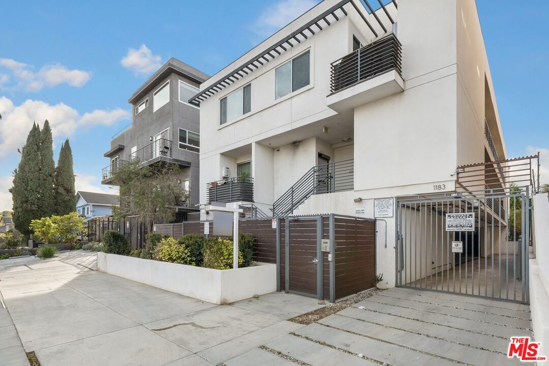 Property Photo: 1183 Crenshaw Blvd CA 90019