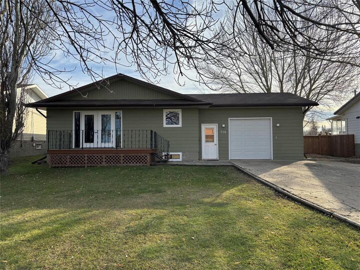 Property Photo: 718 Broadway Avenue MB R0K 1G0