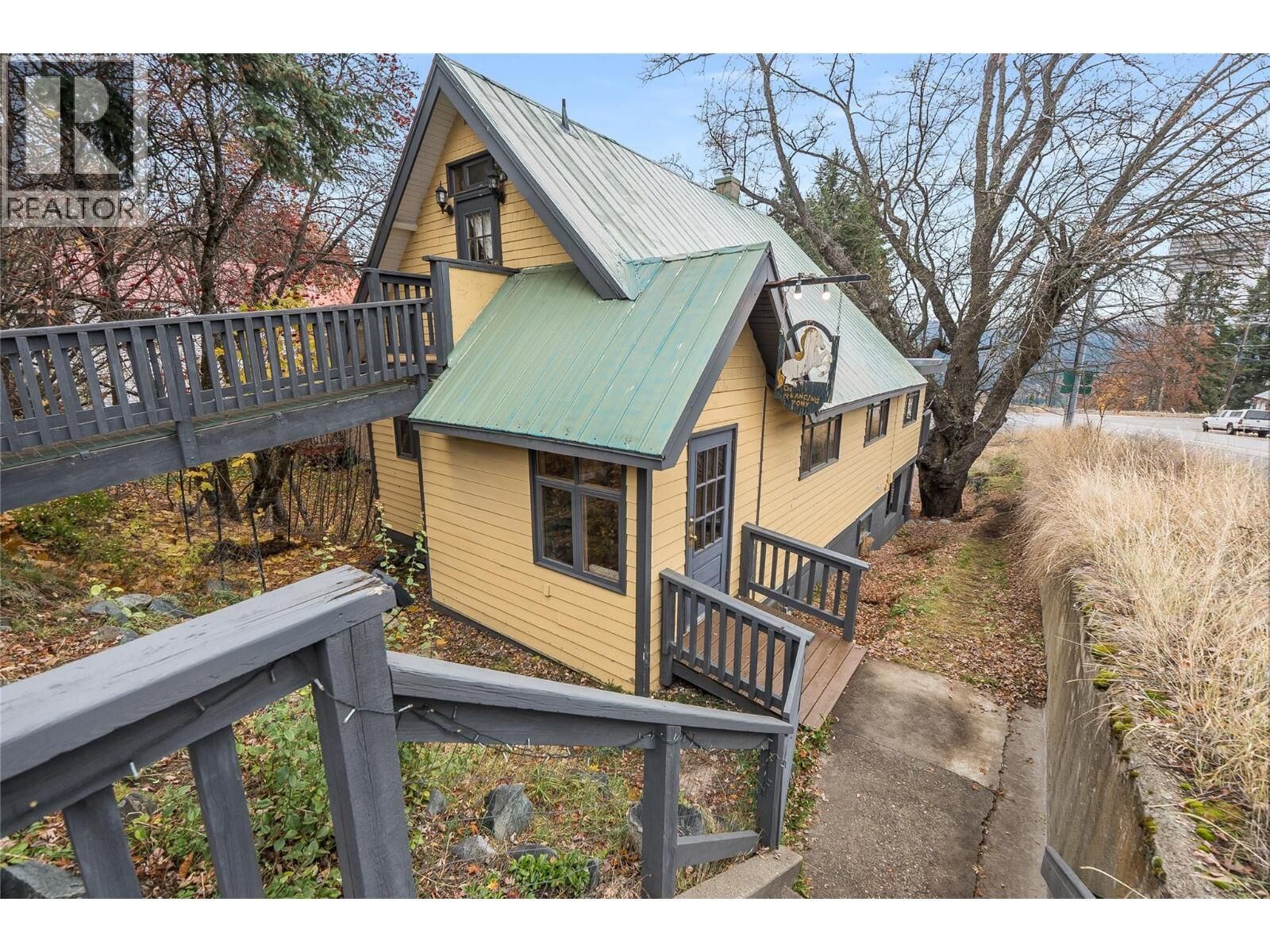 Property Photo: 2207 Columbia Avenue BC V0G 1Y0