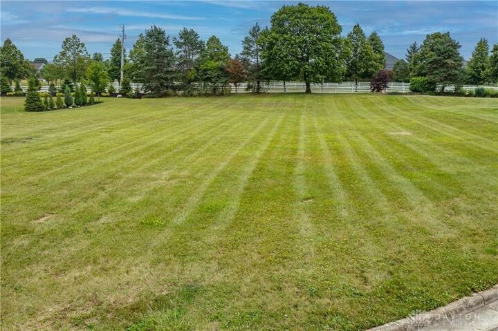 Property Photo:  1382 S Prestonwood Court  OH 45385 