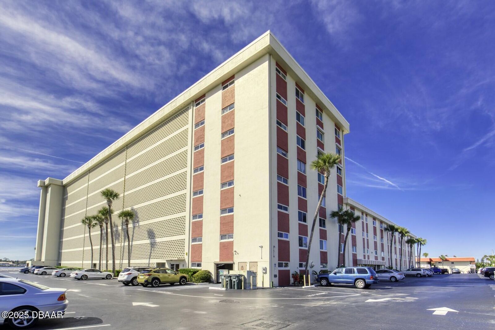 Property Photo: 2711 N Halifax Avenue 196 FL 32118