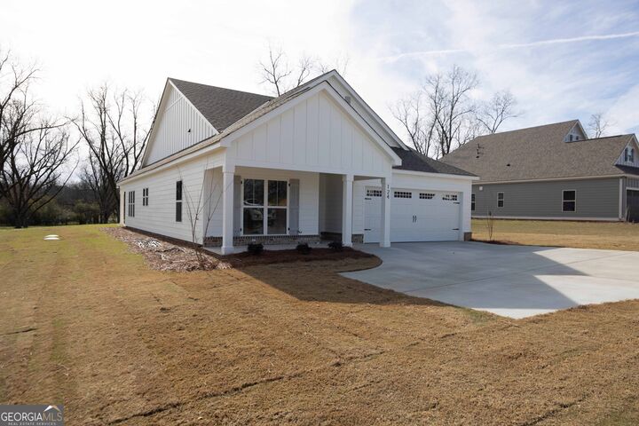 Property Photo:  124 Chinaberry Street  GA 31822 