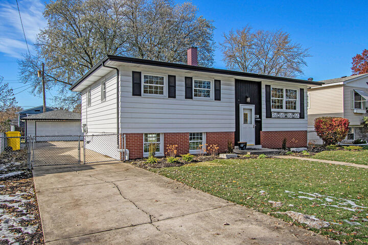 Property Photo: 1234 N Oakwood Street IN 46319