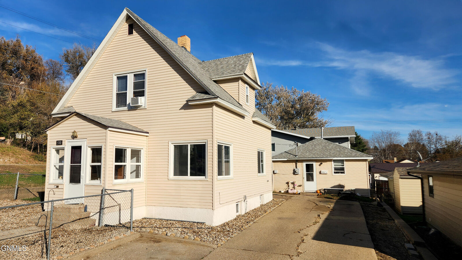 Property Photo: 510 3rd Avenue NW ND 58554