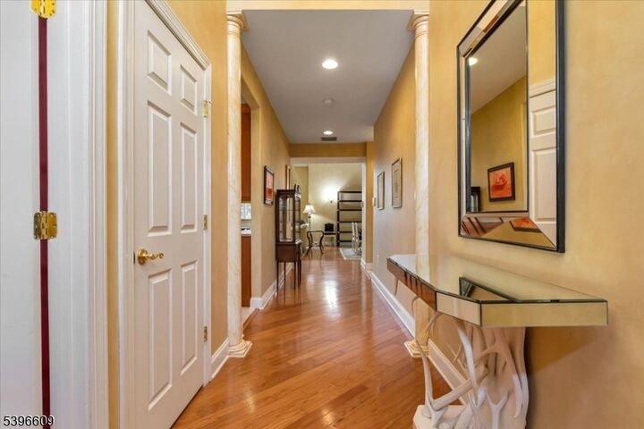 Property Photo: 4 Ayers Ct NJ 08840