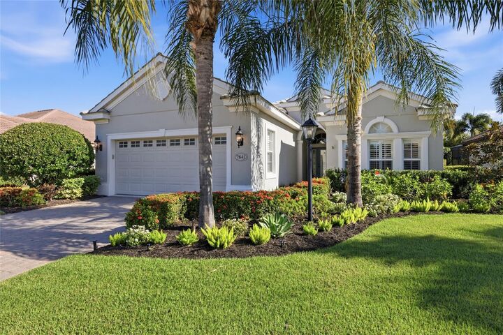 Property Photo: 7841 Valderrama Way FL 34202