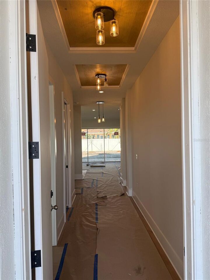 Property Photo: 3223 W Paxton Avenue FL 33611