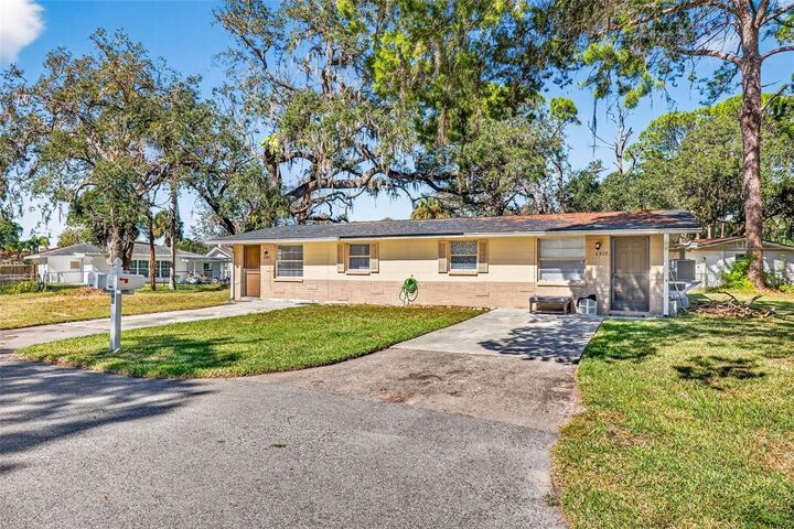 Property Photo: 4925 Ladyfish Court FL 34652