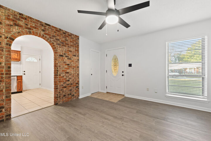 Property Photo: 2325 W Park Drive MS 39553