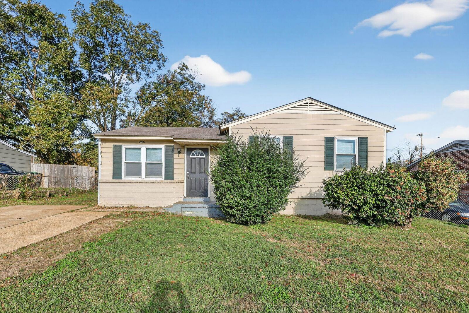 Property Photo: 896 Pawnee Ave TN 38109