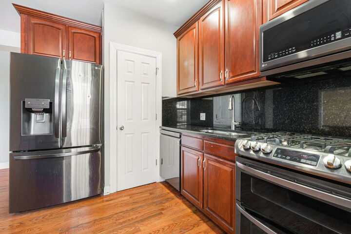 Property Photo: 6324 S Kimbark Avenue 104 IL 60637