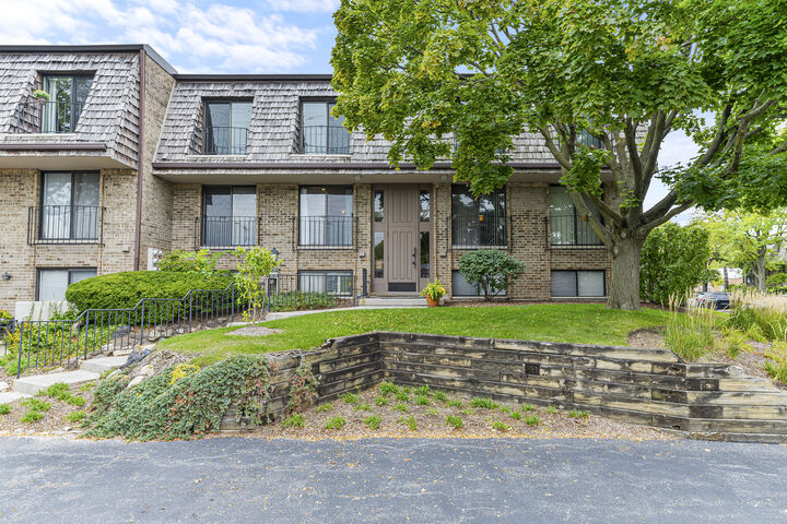 1721 Northfield Square C  Northfield IL 60093 photo