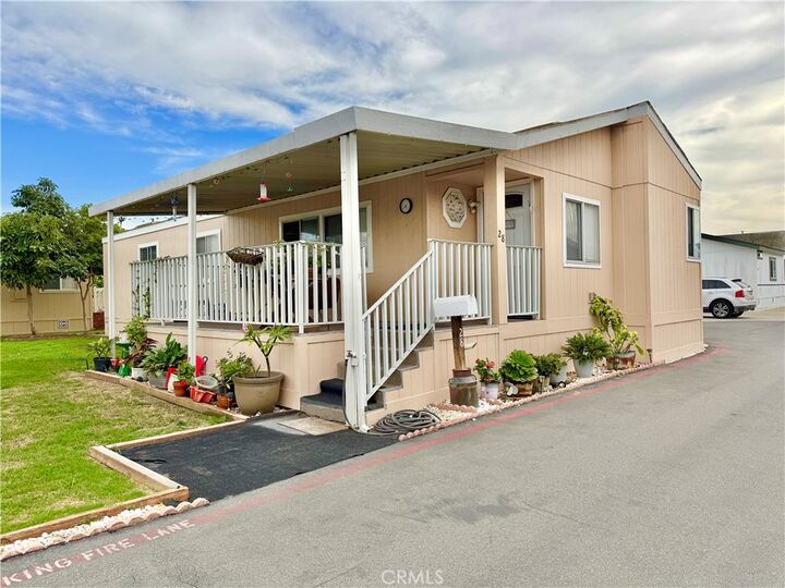 Property Photo:  28 Walnut 28  CA 92801 