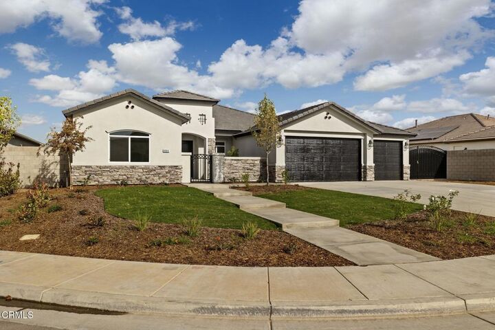 Property Photo: 8806 Roverton Court CA 93314