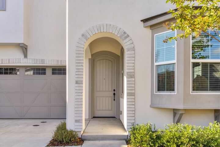 Property Photo: 3018 Huntington Way CA 95818