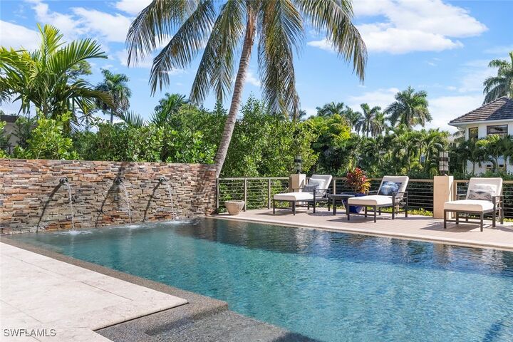 Property Photo:  1441 Gulf Shore Boulevard S  FL 34102 