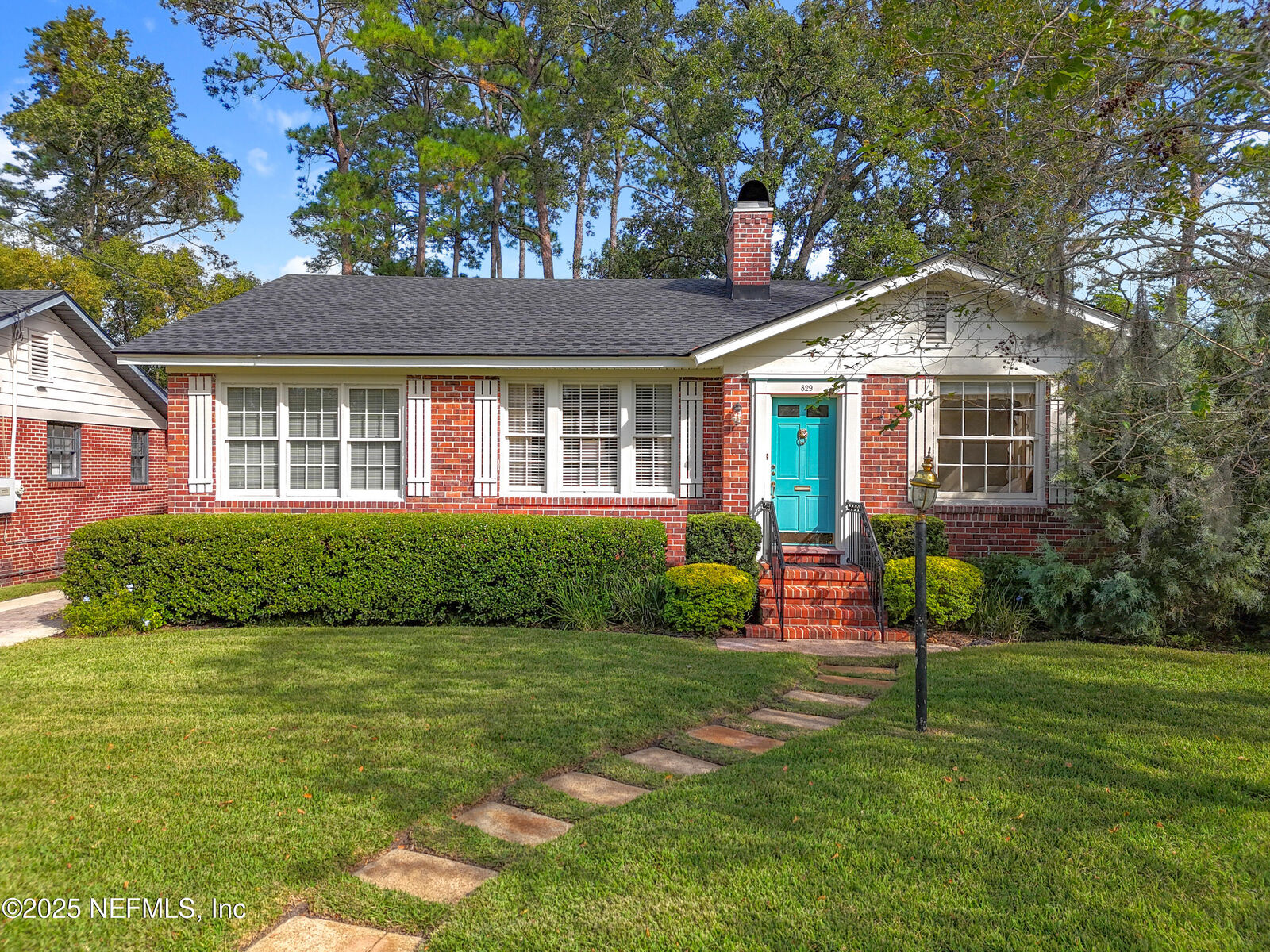Property Photo: 829 Old Hickory Road FL 32207