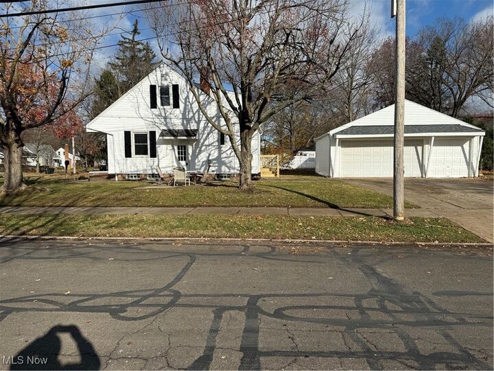 Property Photo: 1639 Edgefield Road OH 44124