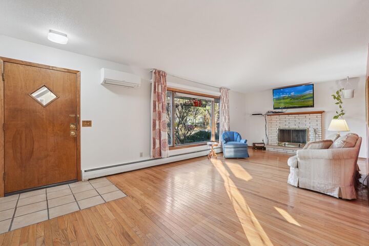 Property Photo: 990 Hawthorne Avenue E MN 55106