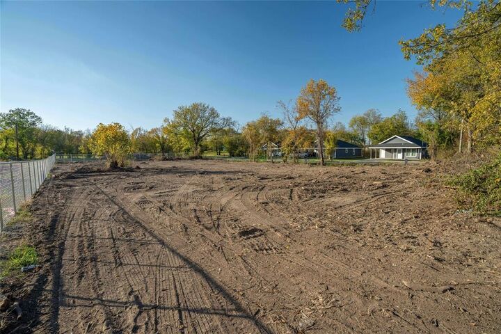 Property Photo: 3209/3211 Bourland TX 75401