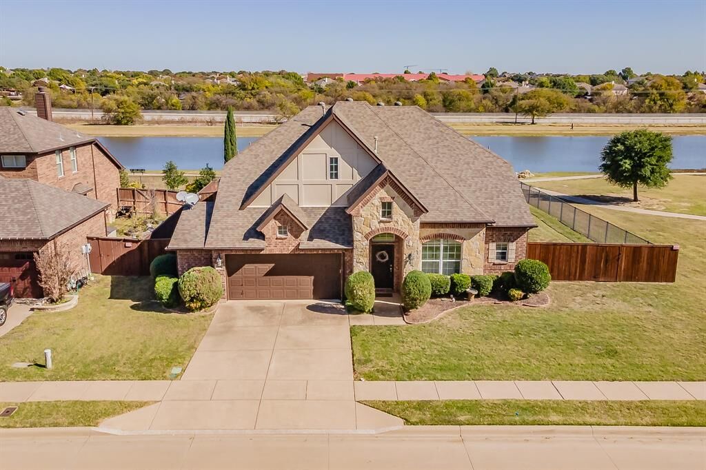 Property Photo: 8100 Laurel Oak Drive TX 76131