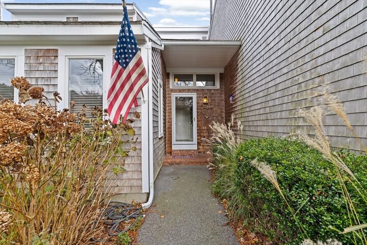 Property Photo:  15E Riverview Ave 15E  MA 02649 