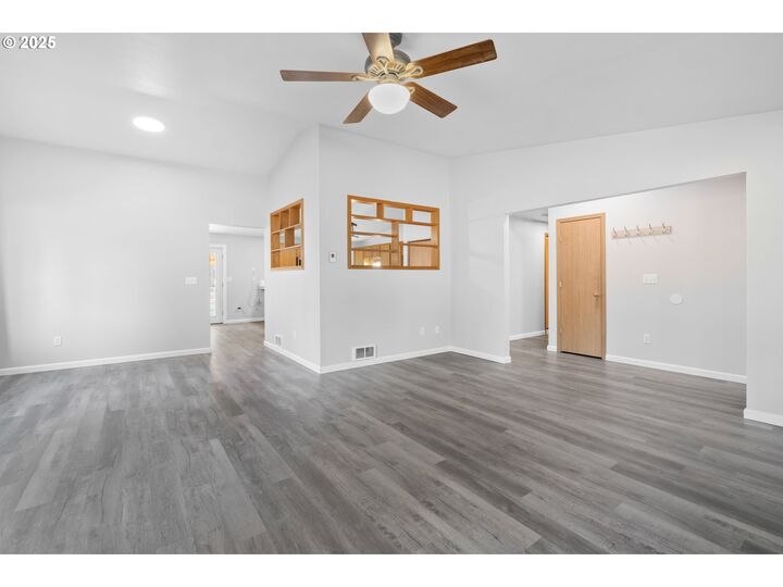 Property Photo:  15711 Deedon Ln  OR 97739 