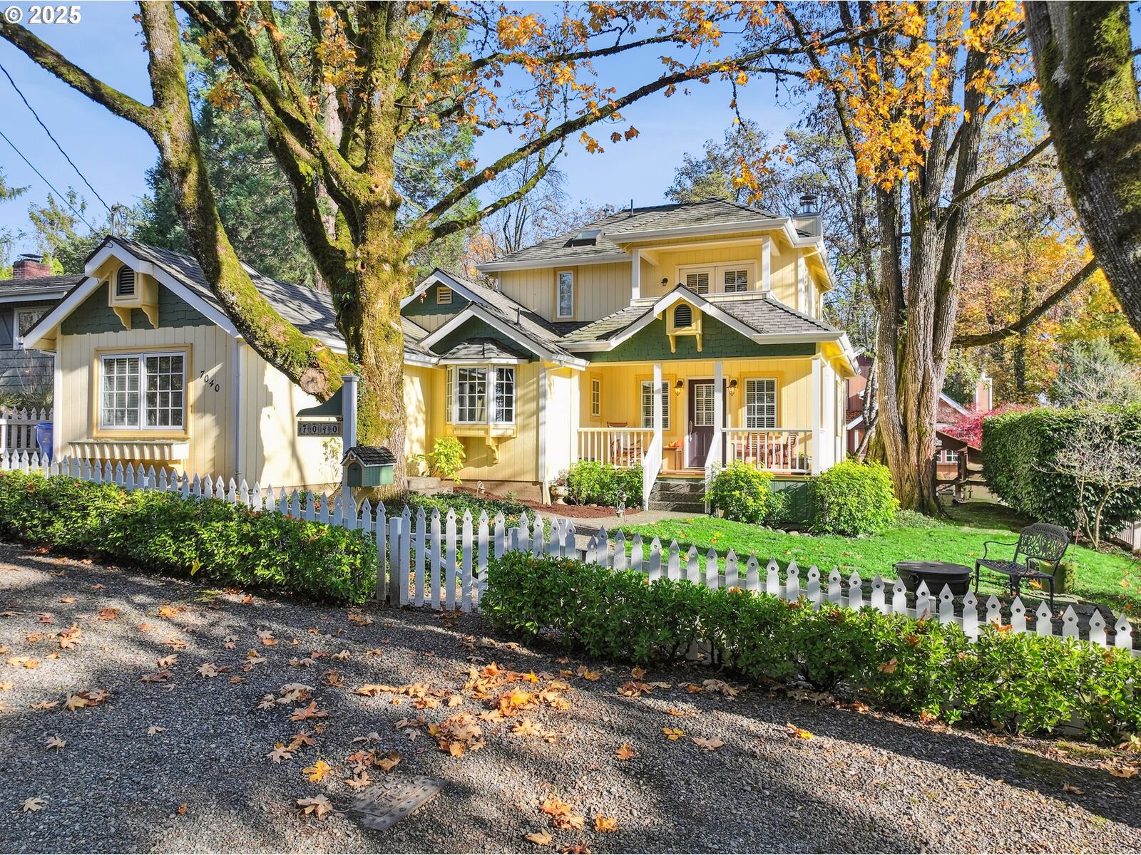 Property Photo: 7040 SW 31st Ave OR 97219