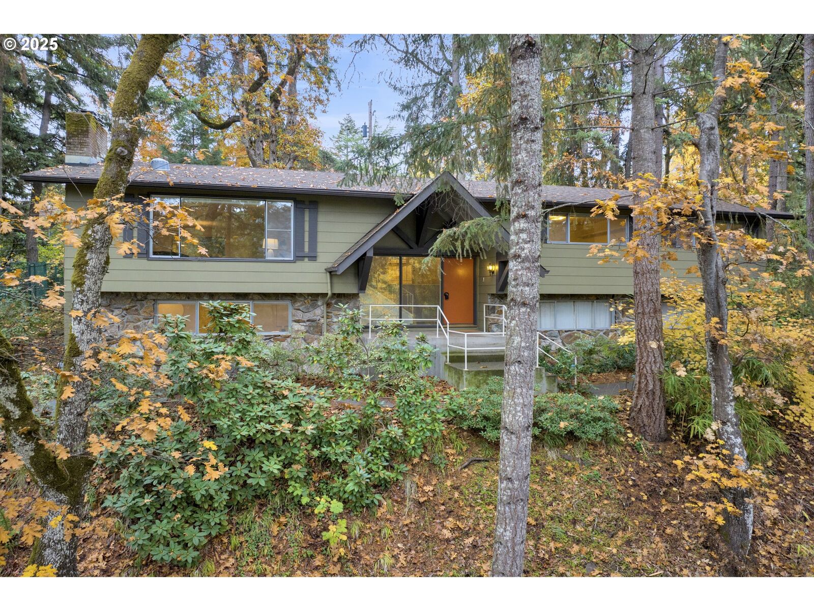 Property Photo:  5075 Saratoga St  OR 97405 