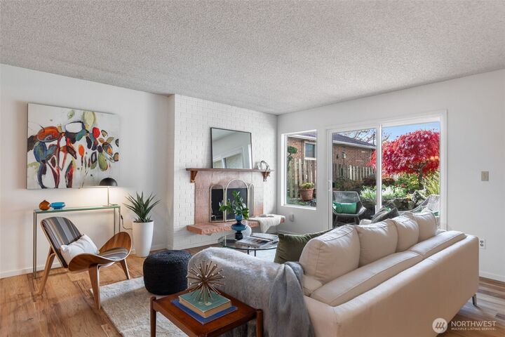 2858  32nd Avenue W 106  Seattle WA 98119 photo