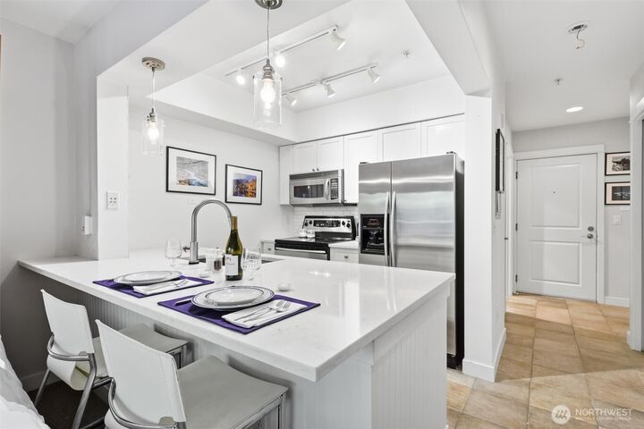 Property Photo: 1545 NW 57th Street 306 WA 98107