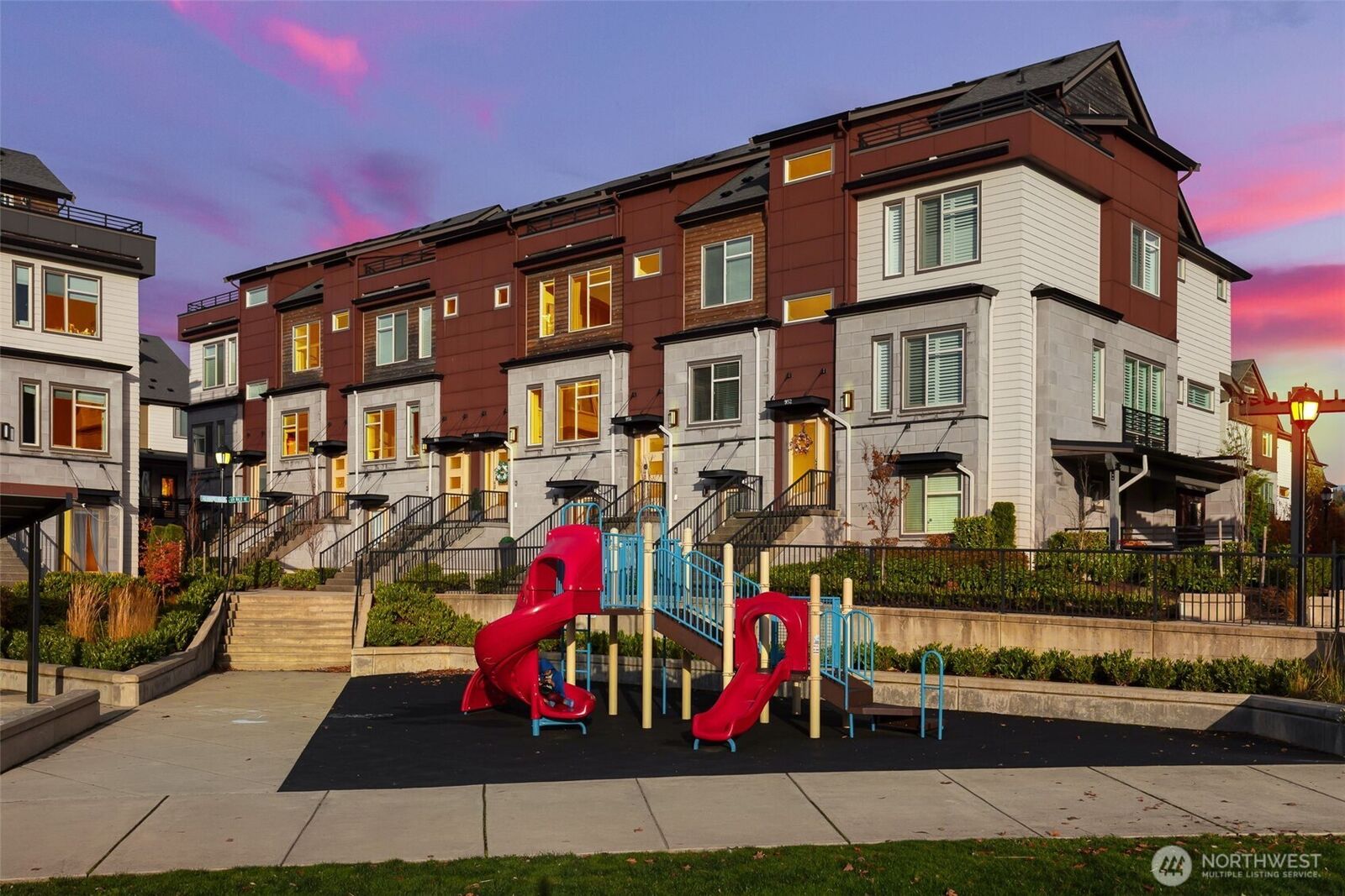 Property Photo:  960  6th Walk  NE  WA 98029 