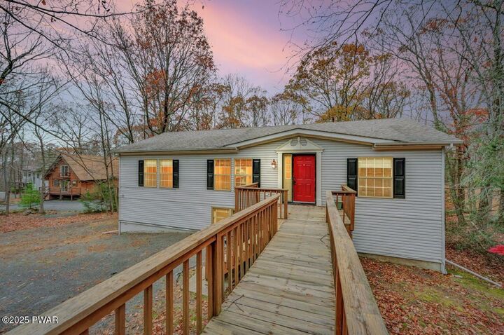 Property Photo:  146 Long Ridge Drive  PA 18428 