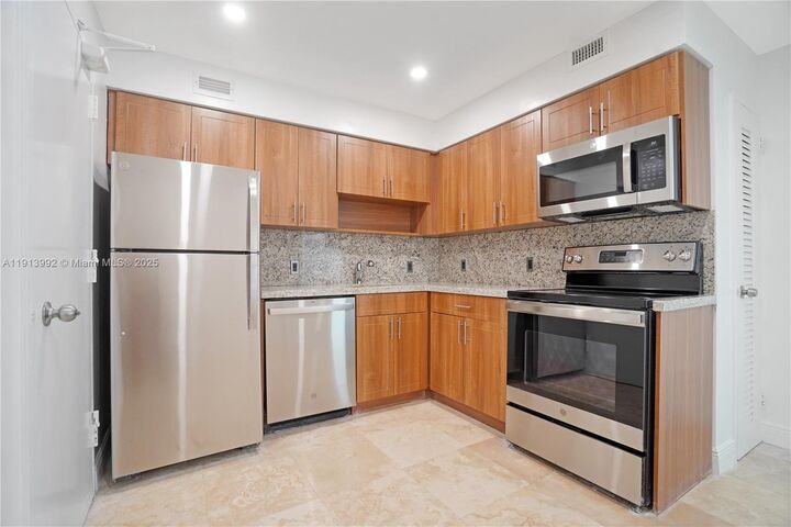 Property Photo:  5101 Collins Ave 14R  FL 33140 