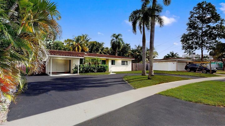 Property Photo:  1630 SW 23rd Ave  FL 33312 