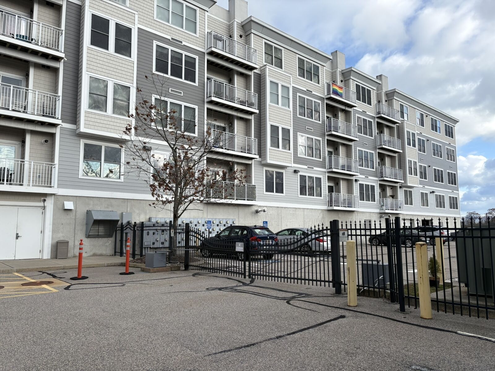 Property Photo: 400 Bank Street Apt 105 CT 06320