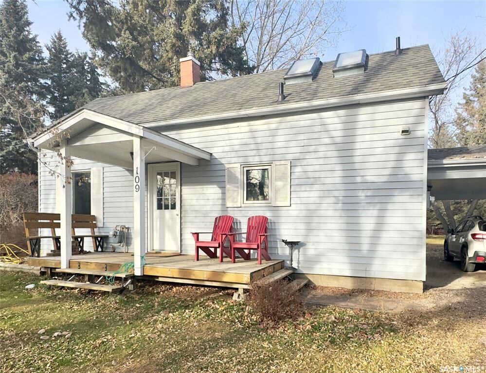 Property Photo:  109 1st Street S  SK S0K 4R0 