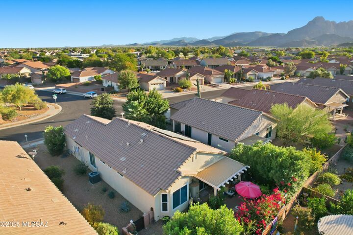 Property Photo: 7968 W Cottonwood Wash Way AZ 85743