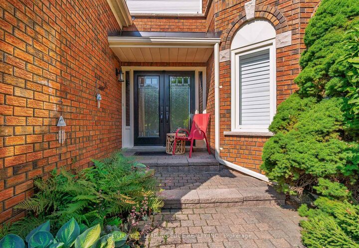 Photo de la propriété: 207 Larkin Avenue ON L3P 4Y7