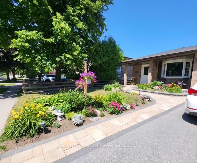 Photo de la propriété:  895 Exeter Street  ON L1G 6R9 