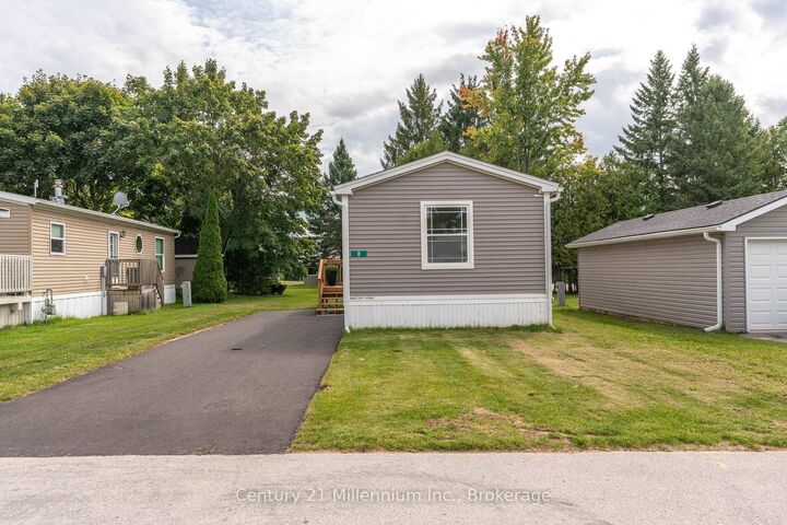 Property Photo: 8 Sussex Square ON N4K 5N5