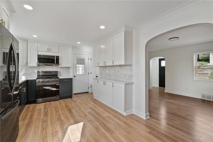 Property Photo: 5322 Fredanna St PA 15207