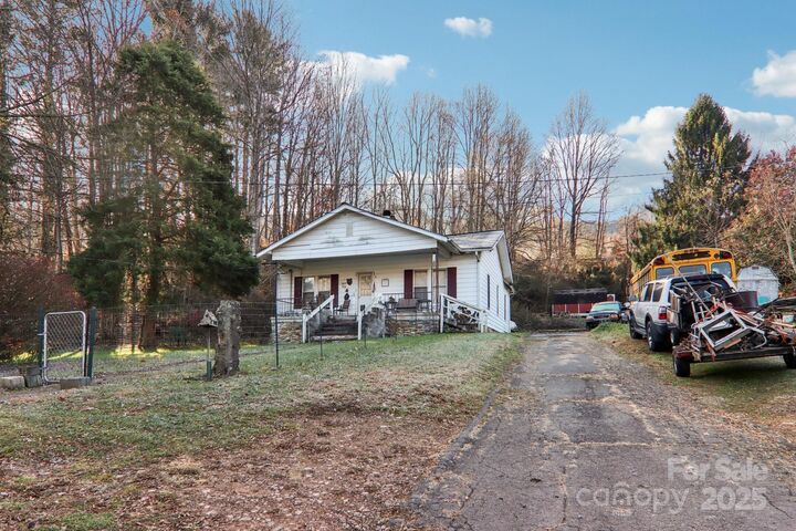 Property Photo:  5 Ladybug Drive  NC 28786 